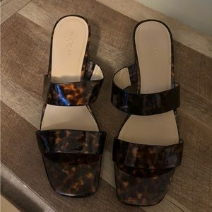 Ann Taylor tortoise strap sandal, brand new, size 10